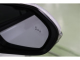 BSMを装備。さらに、後退時車両検知警報【RCTA】を搭載しています。バックで出庫する際に左右から接近する車両を検知し、ミラーのインジケーターの点滅と警報音で警告して安全確認をサポートしてくれます。