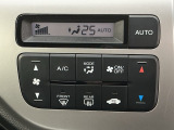 オートエアコン付きです!お好みの温度をセットするだけでエアコンの風量などを自動でコントロール。快適な車内でお過ごしいただけます。