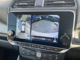アラウンドビューモニターは車の全方位をカメラで映しだして障害物や人を確認、周りの状況を確認しながら安全に駐車できる便利な装備になります。