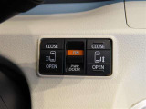 運転席からも操作できる両側パワースライドドア付きです。