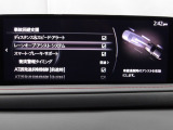 ハンドル操作をアシストすることにより車線からの逸脱回避を支援します。