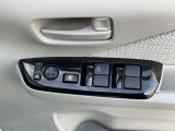 全席パワーウィンドウとなっています。運転席はオートになっているのでワンタッチ開閉することが出来ます。