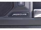 MERIDIANサウンドシステムは、澄みきった高音から深みのある低音まで、すべての音とリズムを鮮やかに再生します。