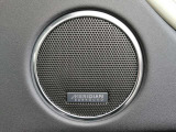【Meridianサラウンドサウンドシステム:MOP価格 30,000円】イギリスの老舗オーディオブランドで音質が良く、ドライブ中の音楽をより一層楽しませてくれます。