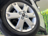 【純正15インチアルミホイール】外観にマッチした純正アルミホイールを装着しております。各種社外アルミホイールや、スタッドレスタイヤも取扱いしております。是非ご相談ください♪