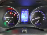 とっても見やすいメーターです。夜間時はラグジュアリーな気分にさせてくれる照明が魅力ですので、夜のドライブも楽しみになりますよ♪