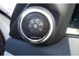 英国のオーディオメーカーMERIDIAN Audioは、その優れたサウンドで高い評価を受けています。数々の受賞歴を誇る同社のサウンドシステムは、長年にわたる音響心理学の研究をもとに、リアルなサウンドを実現。