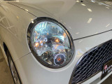 ディスチャージヘッドライト装備で夜道もスッキリとした視界で安心して運転出来ます!