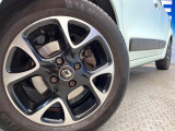 ●純正15インチアルミホイール:輸入車ならではの卓越した走りを支えるホイールと足回りです!日本車の走りに慣れている方にもぜひ体感して頂きたいほど、高いレベルでまとまっています!
