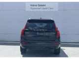 トラフィックアラートを装備しており、後退時に車や歩行者を検知し、ドライバーへの注意を促してくれます。