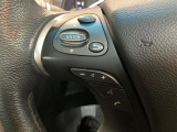 ハンドル左側ぶにはオーディオなどの視線をそらさずに変更できるスイッチがまとめられています。