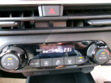 快適オートエアコン付♪設定温度をキープし車内を快適な温度に保ちます♪
