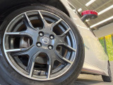 【純正16インチアルミホイール】外観にマッチした純正アルミホイールを装着しております。各種社外アルミホイールや、スタッドレスタイヤも取扱いしております。是非ご相談ください♪