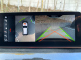【アラウンドビューモニター】バックカメラに加え、360度のカメラで駐車も楽々。駐車が苦手な方でも安心してお乗りいただけます。