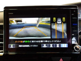 バックカメラ付き!後退駐車サポートによって、通過した場所の合成映像を重ね合わせて表示することで、疑似的に上空から見下ろしたような映像で車両後方の安全確認もラクラクです!