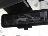 インテリジェントルームミラー:後席乗員ヘッドレスト荷物が写り込み見にくくなりがちな後方視界/後方カメラ映像をミラー面に映します 車内状況や天候に左右されず夜間カメラ感度UPさせクリアな後方視界が得られます