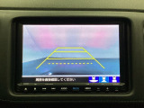 バックでの車庫入れも安心です! リアカメラが付いているバックモニター付のナビを装備しております。操作線もついており距離感も画面から確認できます。