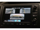 ★マルチビューカメラシステム★ギヤをRに入れるとナビの画面には上空から見下ろし感覚の映像がドライバーをアシスト★