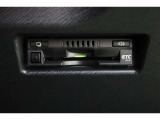 ETCはナビ連動機能付です。利用日や料金の確認がモニターで出来て便利ですよ。納車前には使用できるようにセットアップをさせていただきます。ETCカードの取扱もしておりますのでご相談下さいね。
