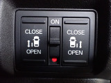 運転席からもスライドドアをボタン操作でスピーディーに開閉できます!またスマートキーでも操作できるので便利です。