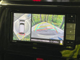 【パノラマモニター】専用のカメラにより、上から見下ろしたような視点で360度クルマの周囲を確認することができます☆死角部分も確認しやすく、狭い場所での切り返しや駐車もスムーズに行えます。