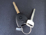 ワイヤレスキーとスペアキーの2本揃っています。
