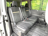 後部座席も気になるようなキズ・汚れやへたり等、大きなダメージはなく、良好な状態です。