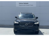 特徴的なT字型のLEDデイタイム・ランニング・ライトは一目でボルボ車とわかる新しいデザインアイコンです。