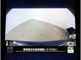 後方確認に便利なバックカメラ装備!!バックカメラにはガイド線を表示することも可能で、狭い駐車場や後方が確認しづらい場所に駐車するときや、車を切り返す時に便利な装備です!