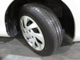 タイヤは ヨコハマ ブルーアース  2023年製がついています。他にも見たいところ、知りたいことなどございましたらお気軽にお問い合わせくださいませ。 専門スタッフが丁寧にお答えいたします。