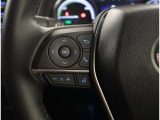 お車のキーはスマートキーです。キーを身につけた状態で車に近づき、ドアロックの解錠や施錠操作が出来ます。雨の日など両手がふさがっている時など、とっても便利ですね。