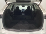 リア席を倒せば広々とした空間の出来上がり!床が低くフラットになり、天井までの高さがありますので積載が便利です。