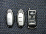 ポケットやカバンに入れたままドアの開閉ができるインテリジェントキーです純正エンジンスターターも付いています