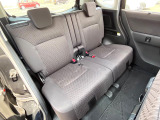 後部座席も気になるようなキズ・汚れやへたり等、大きなダメージはなく、良好な状態です。