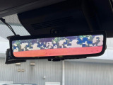 【デジタルインナーミラー】後席の大きな荷物や同乗者で後方が確認しづらい時でも安心!カメラが撮影した車両後方の映像をルームミラー内に表示。クリアな視界で状況の確認が可能です!