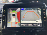 アラウンドビューモニターは4方のカメラで真上から車を見たようにモニターで確認ができます。周辺の安全確認、小さなお子様や障害物も目視で確認できるので駐車のしやすさだけでなく、事故防止にも役立ちます。