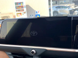 【12.3インチワイドナビ】高級感とインパクトのある大型ワイドナビを装備。各種オーディオ操作はもちろん、横長ワイド画面でのマップ2分割表示など、利便性も高いナビです♪