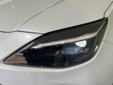【LEDヘッドライト】悪天候や夜間走行時も良好な視界を確保し安心して運転できる高輝度LEDヘッドライトを装備!点灯速度が早く、消費電力も抑えられています。