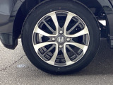 純正アルミホイールです。足元が引き立つので、車全体のイメージがアップしますよ