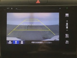 【バックカメラ】運転が苦手な方も車庫入れラクラクです!ギアをリバースに入れれば自動的に切り換わりますので、面倒な操作は不要です♪狭い駐車場もお車を傷つけず安心ですね!