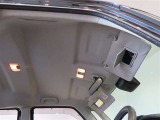 サンバイザーには、バニティーミラー付いてます。