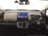 【前方視界】開放的な前方視界!運転がしやすく疲れにくいです♪窓が大きく、見通しがとっても良いおクルマですよ♪