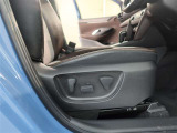 パワーシート搭載。微妙な調整が手軽にでき、ピッタリなポジションで運転することが可能です。