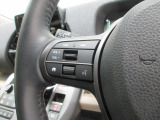 ハンドルにオーディオの操作スイッチが装備されています!視線を前方から外さずハンドルから手を離さずに操作できるのでとっても安全ですね♪