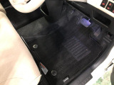 嬉しい純正フロアマット付き♪ 状態も良好です(^^♪