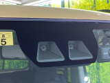 【スマートアシスト】走行中に前方の車両等を認識し、衝突しそうな時は警報とブレーキで衝突回避と被害軽減をアシスト。より安全にドライブをお楽しみいただけます。