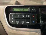 オートエアコンがついていますので、簡単操作で快適に過ごせます。希望の温度に自動調整してくれるのが便利です。