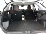 リヤシートを倒すとさらに広い荷室スペース。
