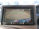 バック駐車の時などに役に立つバックカメラを搭載しております。