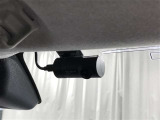 前後だけでなく車内にもドラレコついています。3つのカメラでより広範囲にわたってしっかり撮影し、側面からのトラブル対策もばっちりです◎